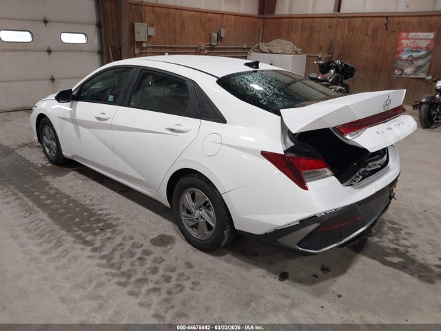 HYUNDAI ELANTRA SE - 3