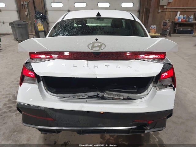 HYUNDAI ELANTRA SE - 6