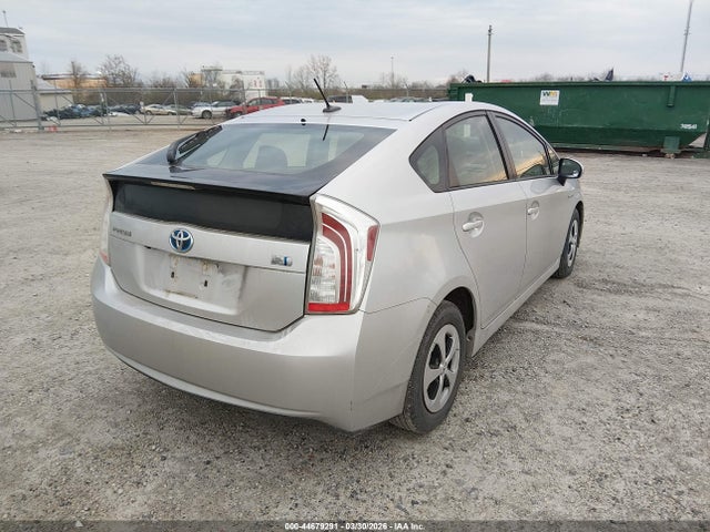 2014 Toyota PRIUS THREE — фото 4
