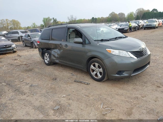 2013 TOYOTA SIENNA LE V6 8 PASSENGER