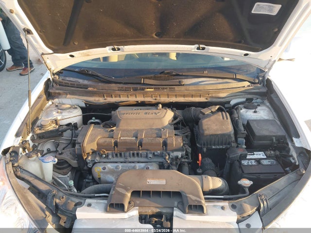 HYUNDAI ELANTRA - 10