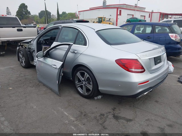 MERCEDES-BENZ E-CLASS - 3