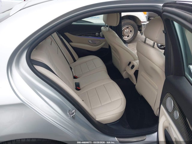 MERCEDES-BENZ E-CLASS - 8