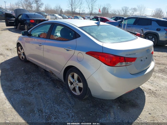 HYUNDAI ELANTRA GLS - 3