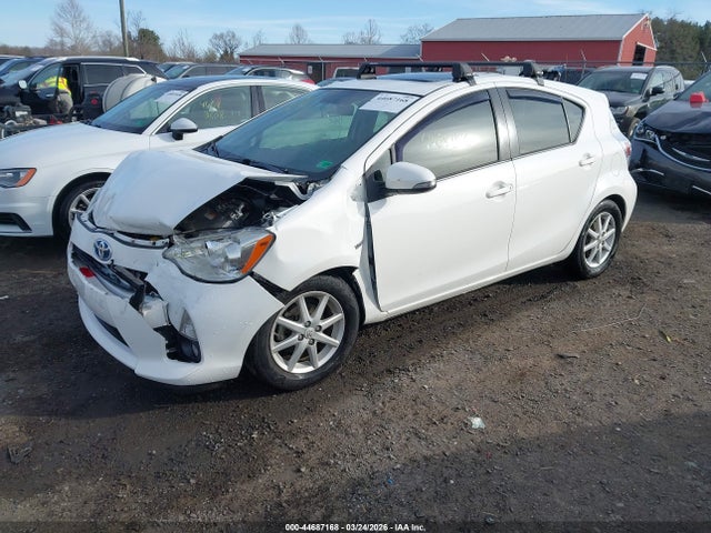 TOYOTA PRIUS C - 2
