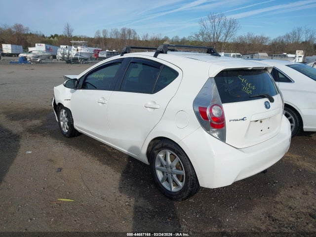 TOYOTA PRIUS C - 3