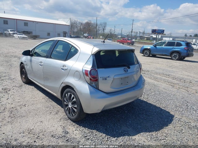 TOYOTA PRIUS C - 3