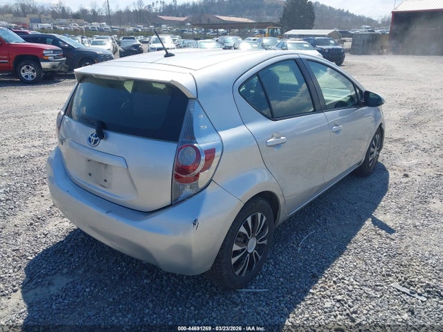 TOYOTA PRIUS C - 4