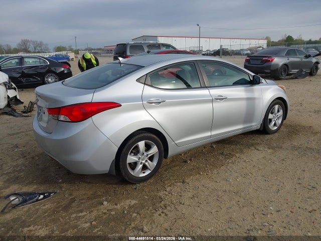 HYUNDAI ELANTRA - 4
