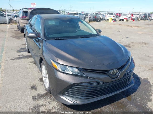 TOYOTA CAMRY - 1