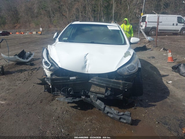 HYUNDAI ELANTRA SE - 6