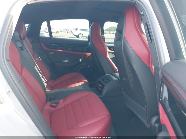 صورة 8 لـ 2025 Porsche PANAMERA 4