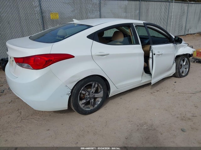 HYUNDAI ELANTRA GLS - 4