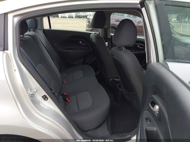 KIA RIO LX - 8