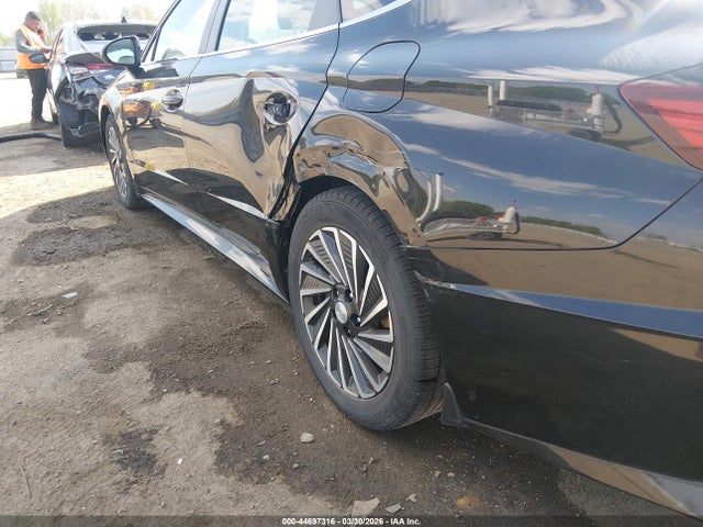 HYUNDAI SONATA LIMITED - 6