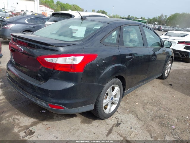 FORD FOCUS SE - 4