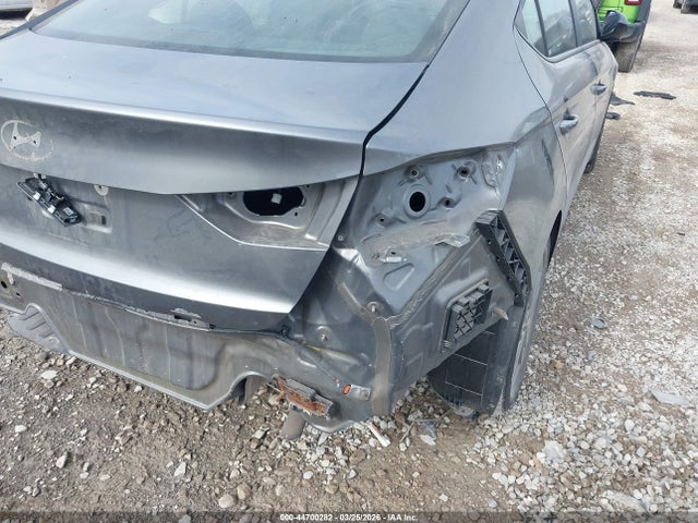 HYUNDAI ELANTRA VALUE EDITION - 6