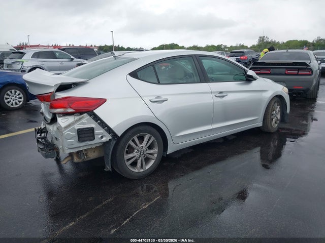 HYUNDAI ELANTRA SE - 4