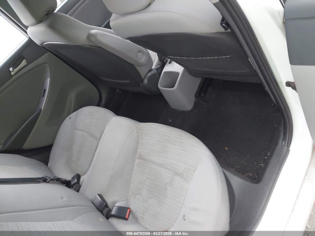 HYUNDAI ACCENT GS - 8