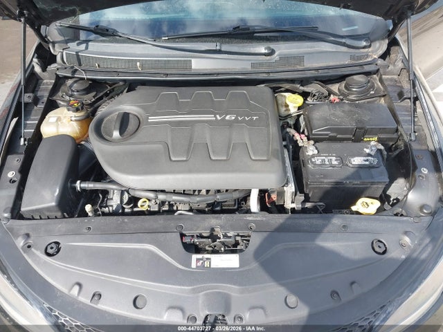 2015 Chrysler 200 S photo 10