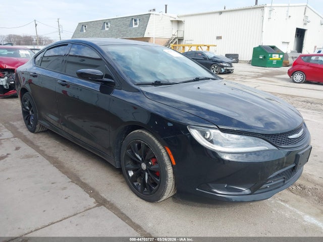 2015 Chrysler 200 S photo 1