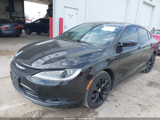 2015 Chrysler 200 S photo 2