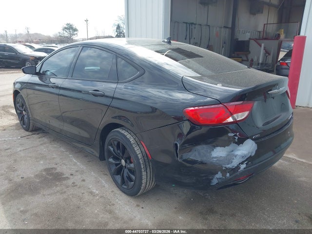 2015 Chrysler 200 S photo 3