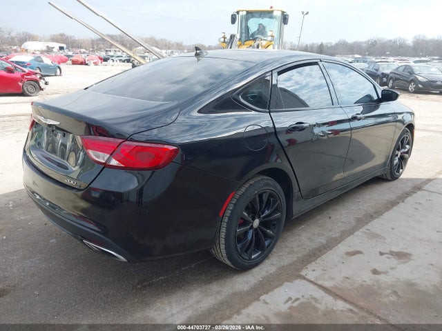 2015 Chrysler 200 S photo 4