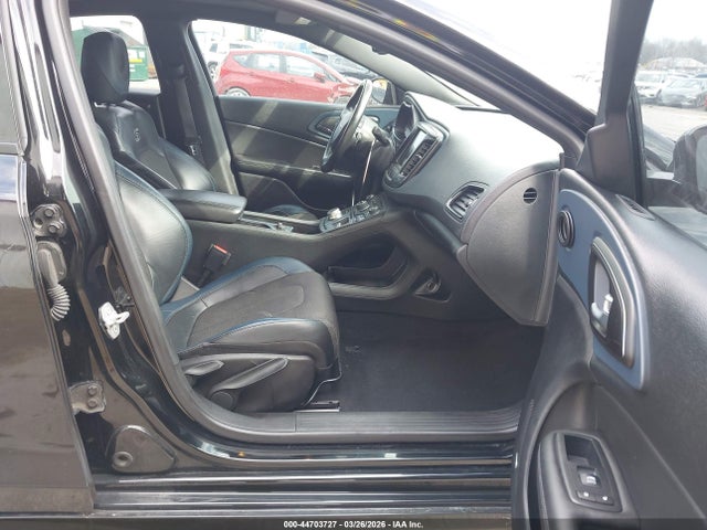 2015 Chrysler 200 S photo 5