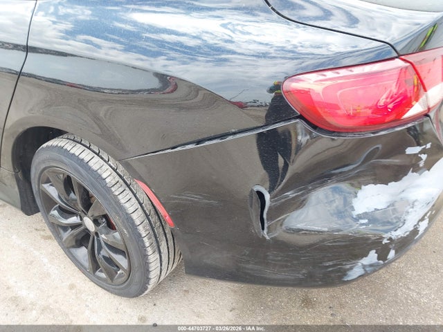 2015 Chrysler 200 S photo 6