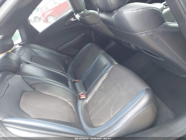 2015 Chrysler 200 S photo 8