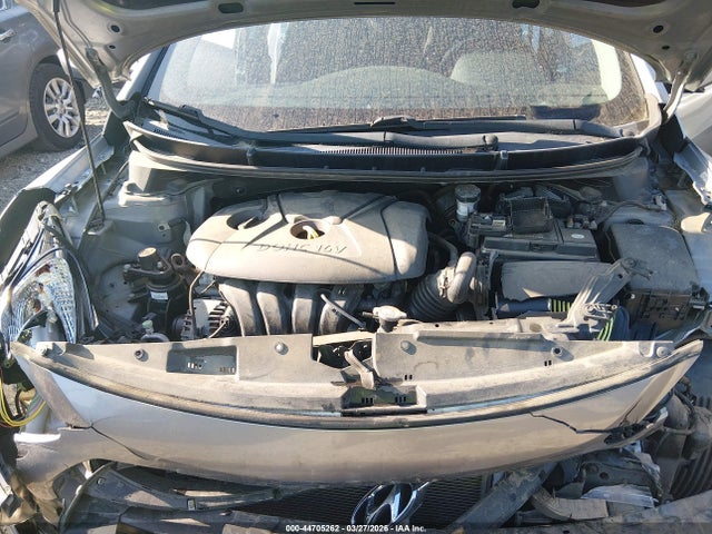 HYUNDAI ELANTRA - 10