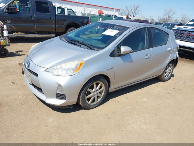 TOYOTA PRIUS C - 2