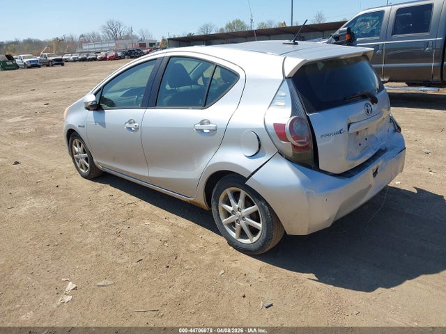 TOYOTA PRIUS C - 3
