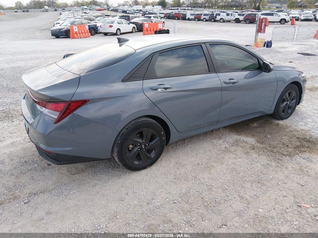 صورة 4 لـ 2021 Hyundai ELANTRA SEL