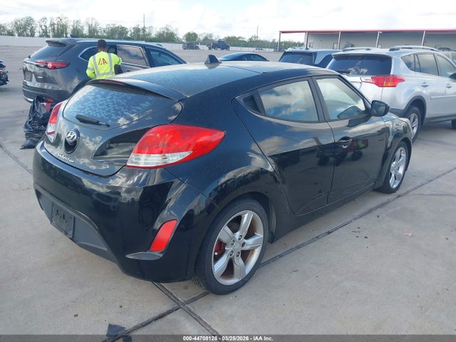 HYUNDAI VELOSTER - 4