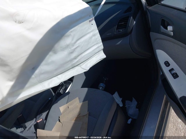 HYUNDAI ACCENT GLS - 5