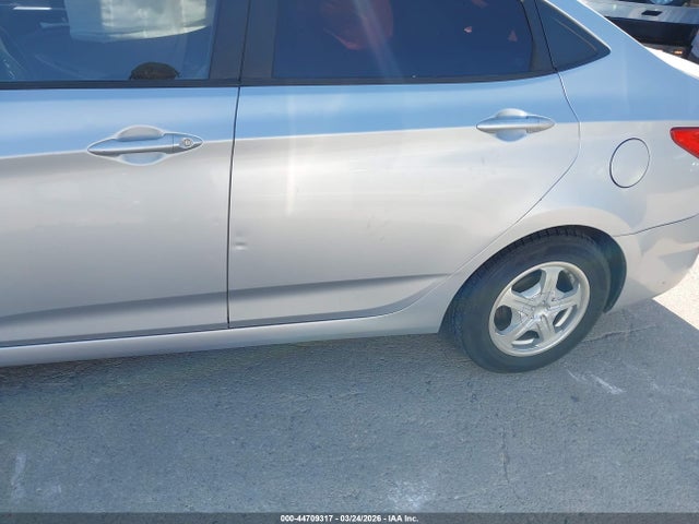 HYUNDAI ACCENT GLS - 6