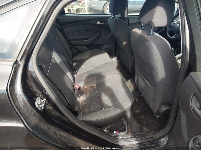 FORD FOCUS SE - 8