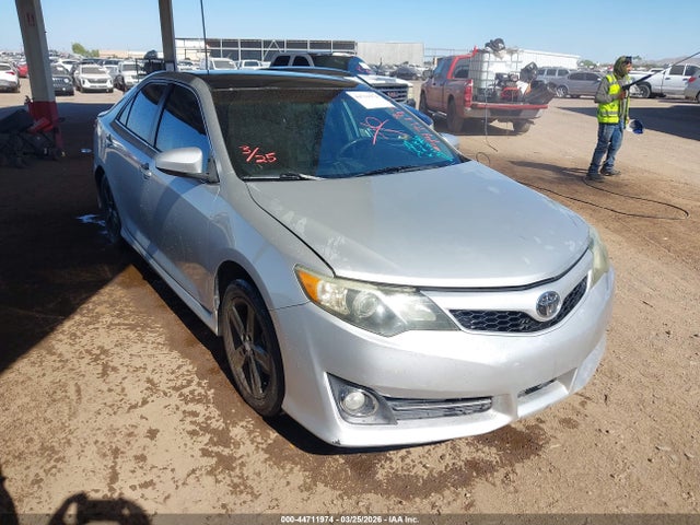 2014 TOYOTA CAMRY SE
