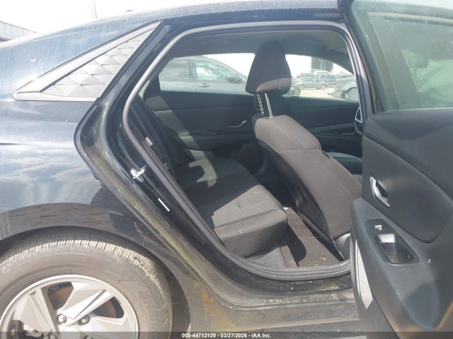 صورة 8 لـ 2025 Hyundai ELANTRA SE