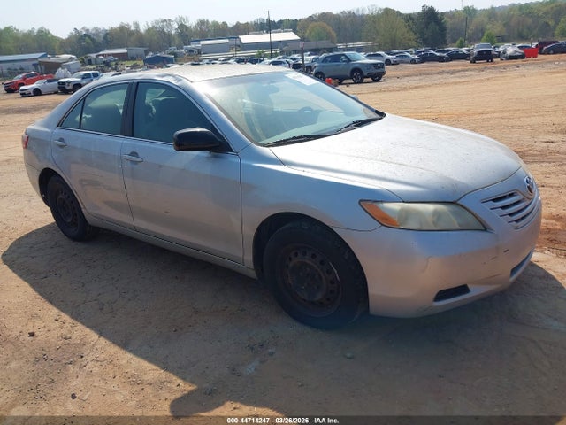 TOYOTA CAMRY - 1
