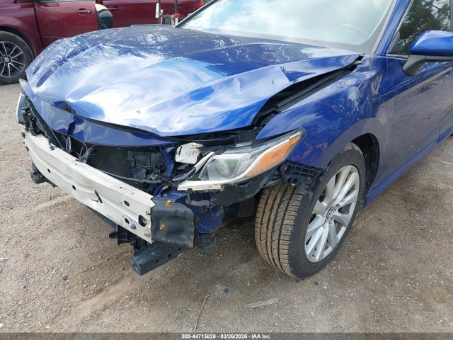 2018 Toyota CAMRY LE photo 6