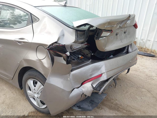 HYUNDAI ELANTRA SE - 6