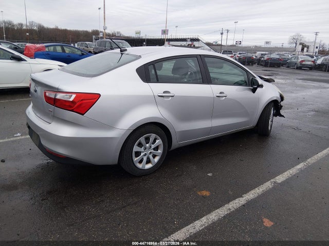 KIA RIO LX - 4