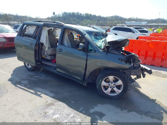 2014 TOYOTA SIENNA LE V6 8 PASSENGER