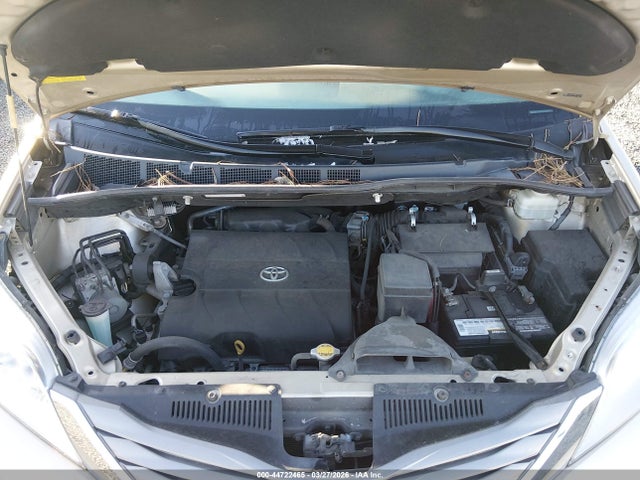 TOYOTA SIENNA - 10