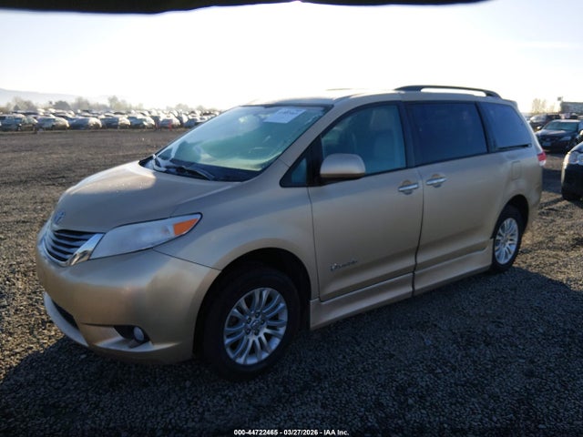 TOYOTA SIENNA - 2