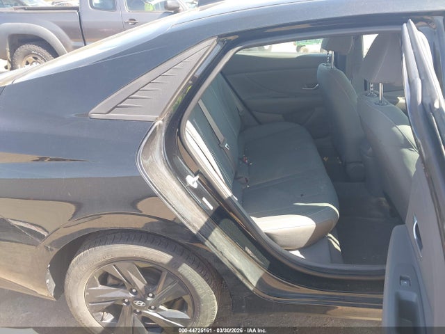 صورة 8 لـ 2022 Hyundai ELANTRA SEL