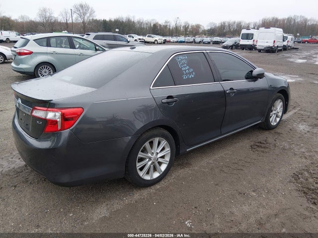 TOYOTA CAMRY - 4
